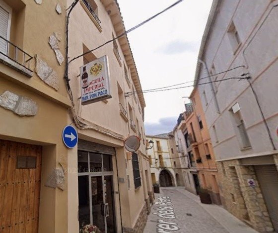 Façana del Bar Don Paco al carrer Prats de Sant Martí de Tous