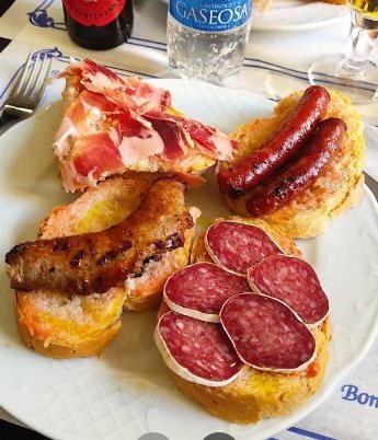 Llesques amb pernil, xoriço i fuet